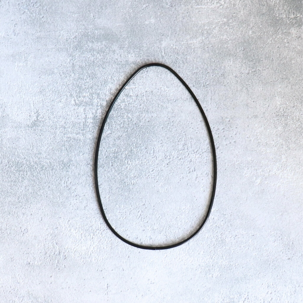 Dekorační kruh vajíčko – černá, 16 cm, kovový základ pro moderní jarní a velikonoční dekorace